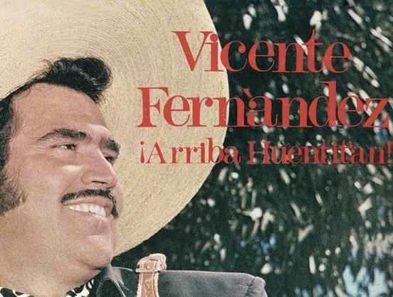 Cropped scan of a vinyl album cover featuring a man in a sombrero facing the title, which reads “Vicente Fernandez / ¡Arriba Huentitan!”

Some of the round-bottom letters (e, a, b) appear to be floating above the baseline because of an optical effect if they aren’t placed slightly below it.