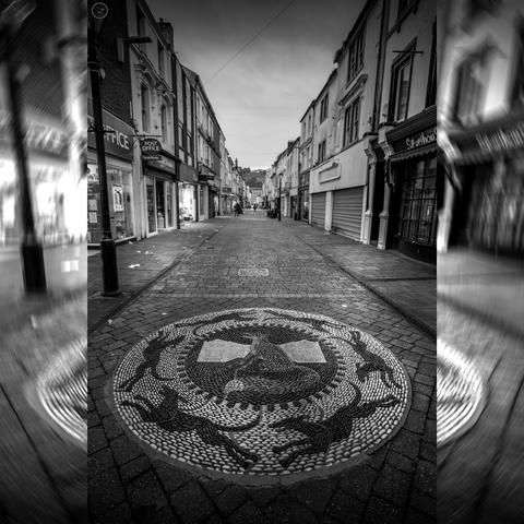 Circular street are done in pebbles of foxes in town highstreet