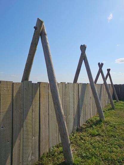 Close up of the wooden barrier at the rear of the firt, facing the Saint Johns River.