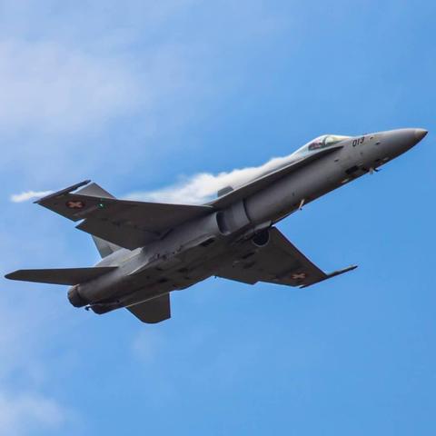 Swiss Air Force F/A-18 performing at Belgian Air Force Days #avgeek #bafdays #belgium #aviation #military #f18 #boeing  #fa18 #mcdonneldouglas #airshow #airshows #planes #airforce #aircraft #airplane #air #travel #blue #sky #switzerland #schweiz #pilot #instaplane #instaaviation