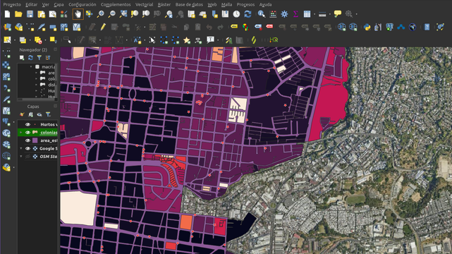 QGIS user interface that shows a map with spatially distributed robberies in one part of the capital of San Salvador. The robberies are shown with red star simbology.