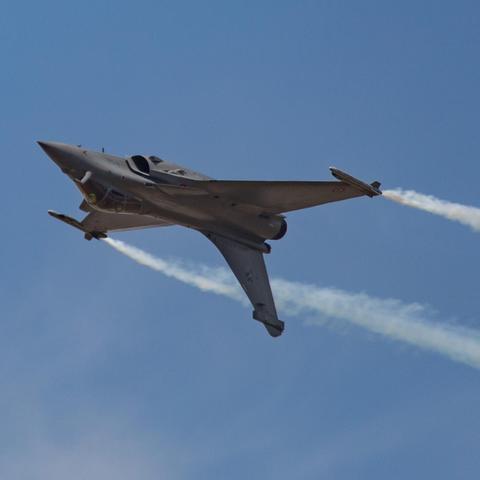 Dassault Rafale performance at Paris Air Show 2017 #Aircraft #Airplanes #Avgeek #Aviation #Dassault #France #Military #Paris #ParisAirshow #PAS17 #Planes #Rafale #Travel