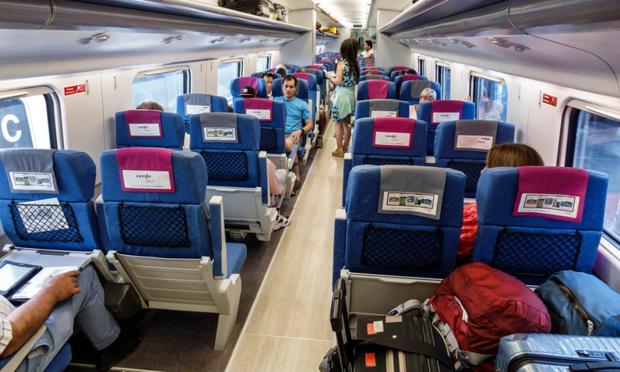 Interior de un tren de Renfe. (GETTY)
