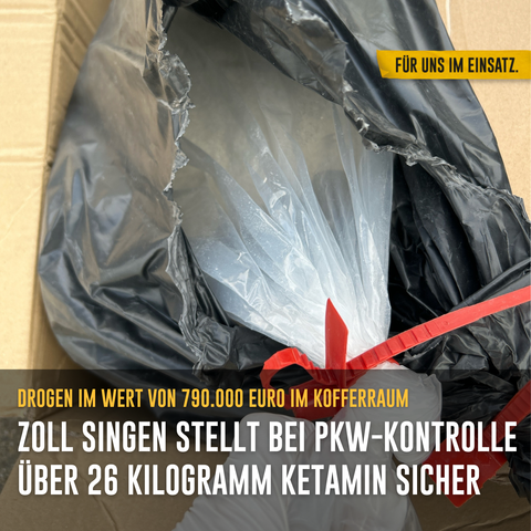 Foto: Sichergestelltes Ketamin, verpackt in Plastiktüten.

Text: Drogen im Wert von 790.000 Euro im Kofferraum - Zoll Singen stellt bei PKW-Kontrolle über 26 Kilogramm Ketamin sicher.