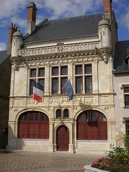 Hôtel de ville à #Beaugency (#Loiret) La façade de l'hôtel de ville est sculptée de bas-reliefs, de portraits et d'une salamandre rappelant le règne de François Ier. Construction XVIe siècle. Hôtel de Ville (ca...
Suite 👉 https://monumentum.fr/monument-historique/pa00098695/beaugency-hotel-de-ville
#Patrimoine #MonumentHistorique
Photo CC-BY-SA 4.0 : Véronique PAGNIER