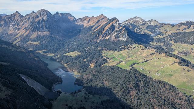 Flug über das Oberseetal, im Hintergrund Obersee, Tierberg und Bockmattlistock