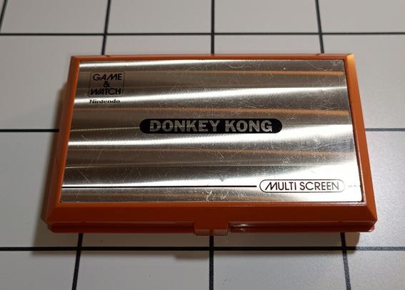 Consola retro Game&Watch del Donkey Kong cerrada