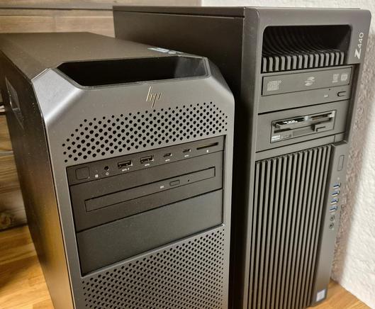 Two HP workstations beside each other, a newer Z4 to the left, and an older Z440 to the right. The Z4 has a front panel perforated with small round holes in different sizes, and the Z440s front is all vertical ridges. They're filled with functional beauty and doesn't look like anything John Ivy would've made at all, thankfully.