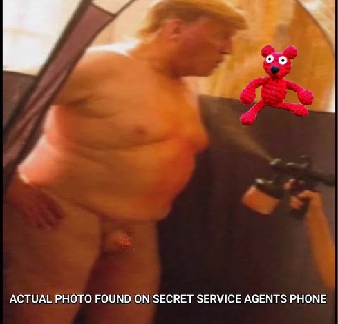 The #AngryOrangeWotsit's little #AngryOrangeWotsit being #SprayPainted: #Orange