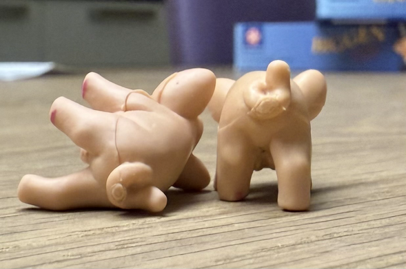 Two piglet mini figures almost touching eachother