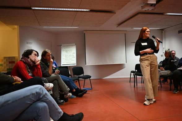 Ella Jakubowska (EDRi) giving the keynote speech in the conference room of Mundo Matongé, Brussels

Photographer: @petpet@social.tchncs.de
License: cc-by 4.0