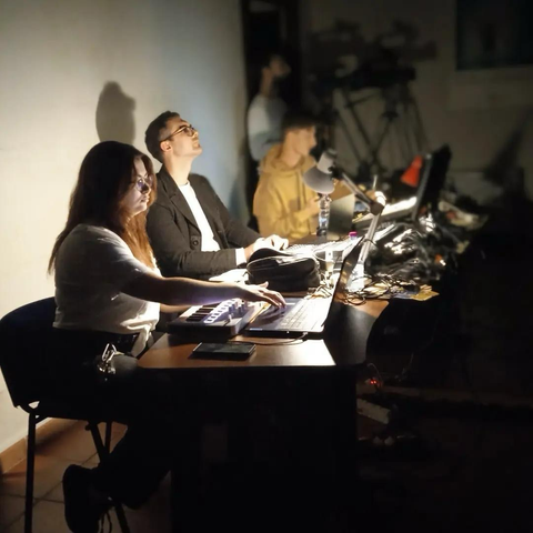 Nicola Monopoli e Simona Dichio in regia, durante il concerto