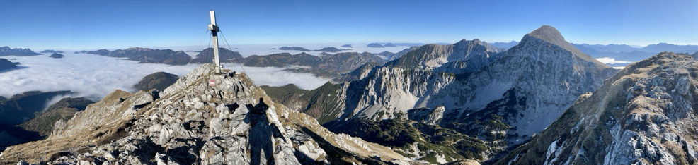 Bergpanorama in Richtung ostseitiger felsigerer Berge