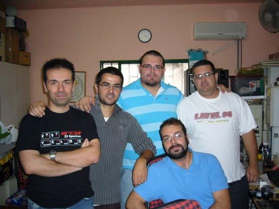 Foto de la primera reunión con donde aparecen Boriel, Almighty God, Shaq, Garra y Konamito (sentado).