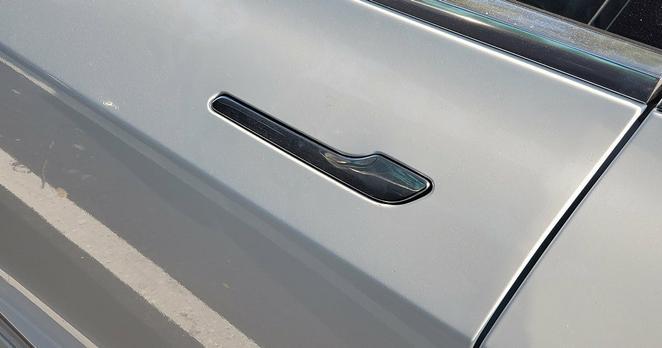 doorhandle of a tesla