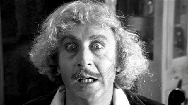 Fermo immagine dal film "Frankenstein Junior" di Mel Brooks del 1974.

Un primo piano di Gene Wilder che -nel film- interpreta Frederick, il nipote del famoso barone Von Frankenstein, durante l'iconica scena in cui esclama la fatidica frase: «Si può fare!».