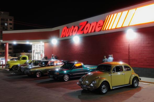 Classic cars meet at an AutoZone parking lot. Volkswagen bug, Saveiro, ford F1, Dodge Dart