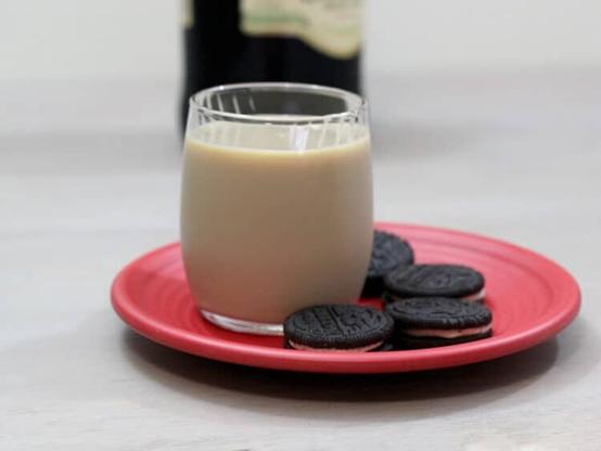 Christmas Cookie cocktail on red plate with cookies