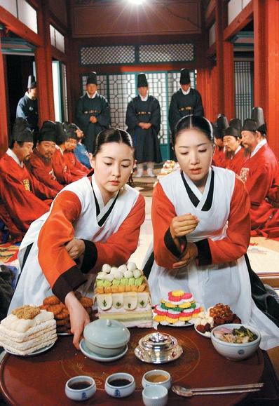 Two leading characters in Korean hit-drama Dae Jang Geum