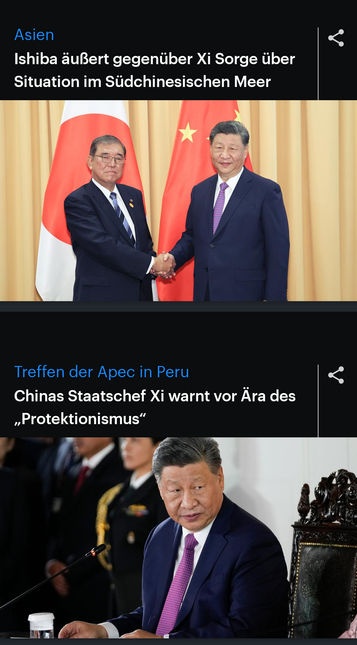 Screenshot aus der DLF-Nachrichten-App: zwei Meldungen übereinander (nur Überschriften).
Die obere (jüngere): "Asien - Ishiba äußert gegenüber Xi Sorge über Situation im Südchinesischen Meer"; dazu ein Foto der beiden Politiker, die einander vor den Landesflaggen die Hand schütteln
Die untere (ältere): "Treffen der Apec in Peru - Chinas Staatschef Xi warnt vor Protektionismus"; dazu ein Foto Xis