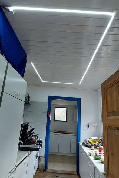 Neue Deckenleuchte in der Küche.