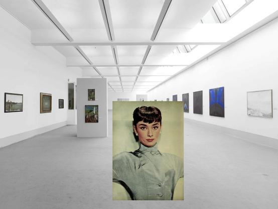 Museum im Kleihues-Bau Kornwestheim, Innenansicht mit Fotomontage eines Bildes von Audrey Hepburn