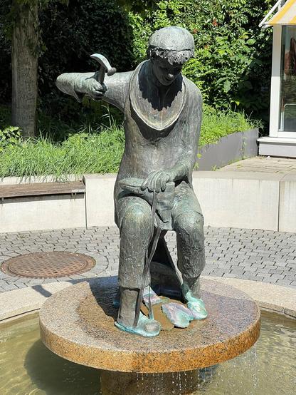 Schusterbrunnen in Kornwestheim, erinnert an die frühere Schuhproduktion.
