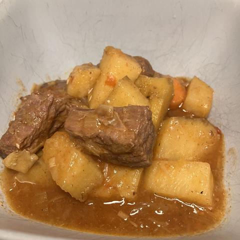 Yam stew with beef.