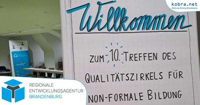 Willkommensflipchart zum 10. Treffen des Qualitätszirkels für non-formale Bildung.