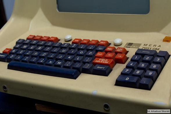 MERA-ELZAB
MERA 7951OM-terminal produkowany w Zakładzie Urządzeń Komputerowych Mera-Elzab z Zabrza / Poland
Photo by Arkadiusz Sikorski 2013 (C) https://arQ.PL/