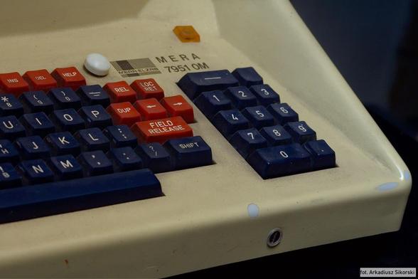 MERA-ELZAB
MERA 7951OM-terminal produkowany w Zakładzie Urządzeń Komputerowych Mera-Elzab z Zabrza / Poland
Photo by Arkadiusz Sikorski 2013 (C) https://arQ.PL/