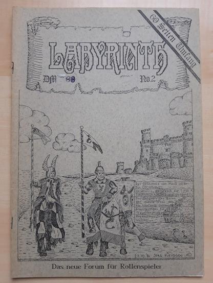 Rollenspielzine aus den 1980ern mit vergilbtem, graubraunen Cover. Labyrinth No. 2, "60 Seiten Umfang", "Das neue Forum für Rollenspieler"