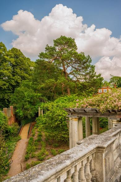 Hampstead Pergola and Hill Gardens, London
Captured by Komeil Karimi