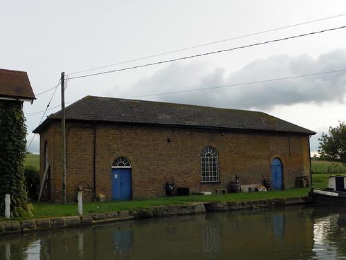 A photo titled "GOC Cheddington 134: Pumping Station at Lock 38, Marsworth", taken near Lock 37 by Peter O'Connor aka anemoneprojectors on Flickr.