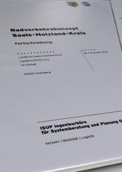 Foto der Titelseite des Radverkehrskonzepts des Saale-Holzland-Kreises