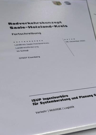 Foto der Titelseite des Radverkehrskonzepts des Saale-Holzland-Kreises