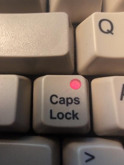 Rot leuchtende Caps-Lock-Taste des Amiga