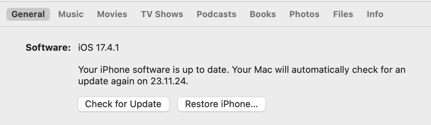 The Finder window in macOS 15.1 show the wrong iOS version for a physically connected iPhone, and claims that iOS version would be up-to-date, which is clearly wrong.