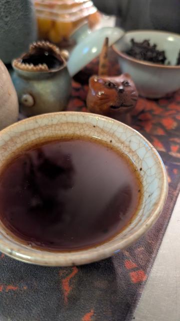 Shou puerh in a crackleware bowl