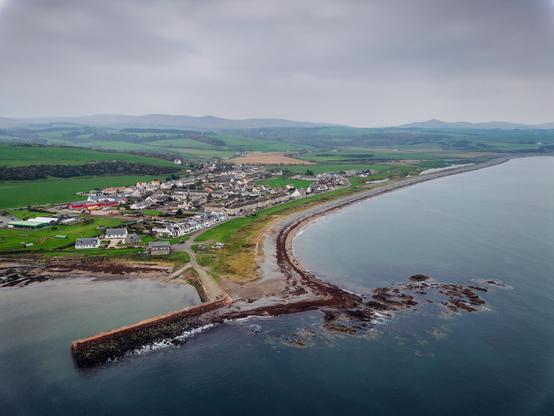 Ballantrae - the town by the beach - showing the gabbro outcrop just out to sea from the harbour wall; to the left, the bedrock becomes serpentinite