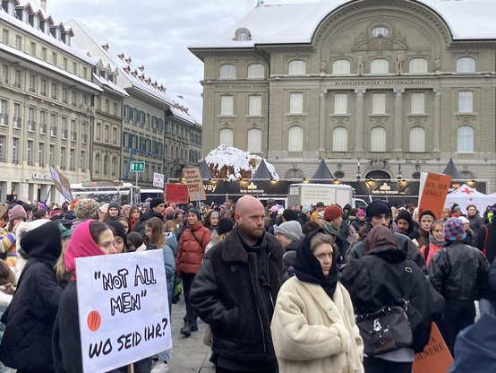 Demonstrantinnen gegen Gewalt gegen Frauen