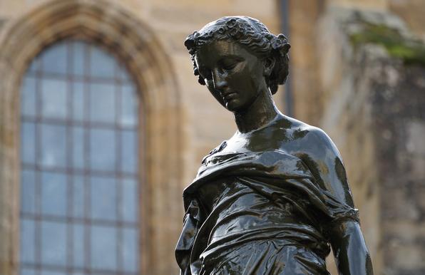 Bermeon dagoen Taraska izeneko estatua.