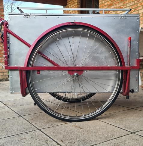 A straight-on shot of the wheel, the chrome rectangle filling the frame. The floor contrasts the perspective with bright large tiles.