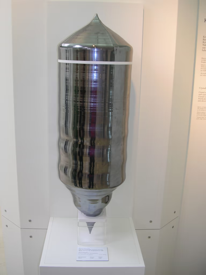 "Single crystal of silicon producted with the Czochralski process. Deutsches museum, Munich, 2008." Photo by Massimiliano Lincetto
