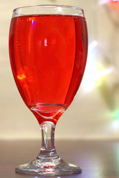 The Gin Flourish cocktail features notes of black currant, lemon and orange, blended together to form a flavor that's slightly sweet but distinctly citrus. This delicious drink is refreshing and fruity.