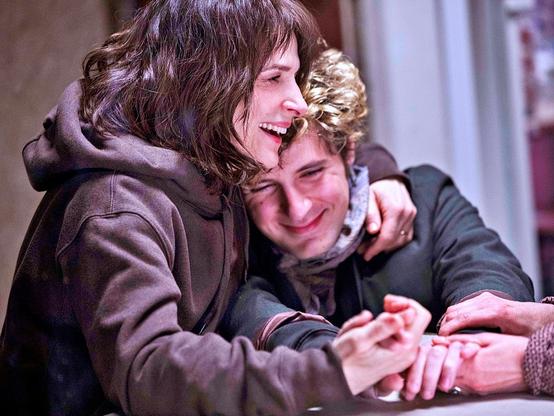 Estrelado por Paul Kircher e Juliette Binoche, 'Inverno em Paris' estreia nos cinemas: longa explora as emoções turbulentas da adolescência e complexidade das relações familiares