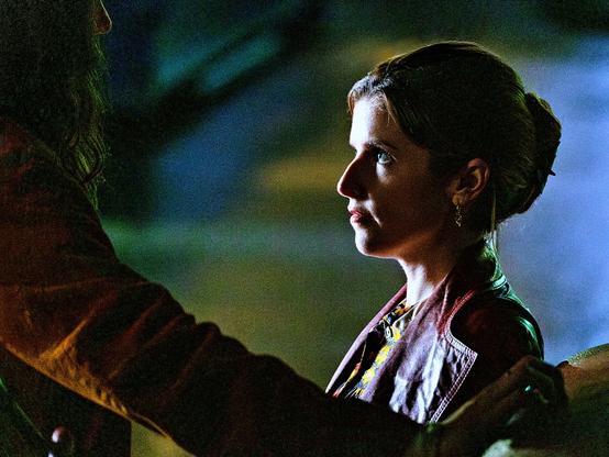 Baseado em história real, 'A Garota da Vez' chega aos cinemas nesta semana: centrado no caso bizarro do serial killer que participou de um programa de namoro, longa é dirigido e estrelado por Anna Kendrick