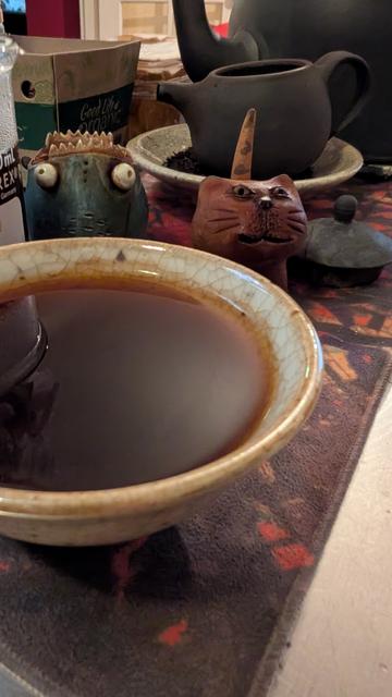 Shou puerh in a crackleware bowl