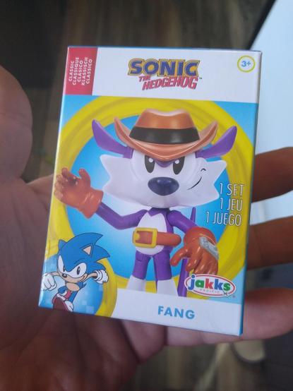 Photo of the box of the Fang the Sniper action figure from the Sonic the Hedgehog Jakks Pacific toyline. Box shows a picture of the toy waving
