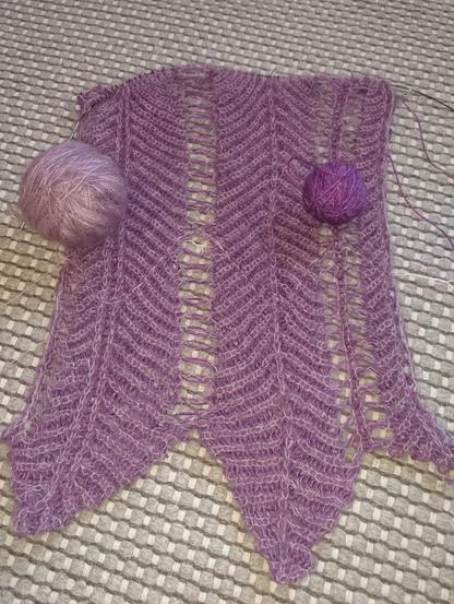 two-color lace brioche on the needles